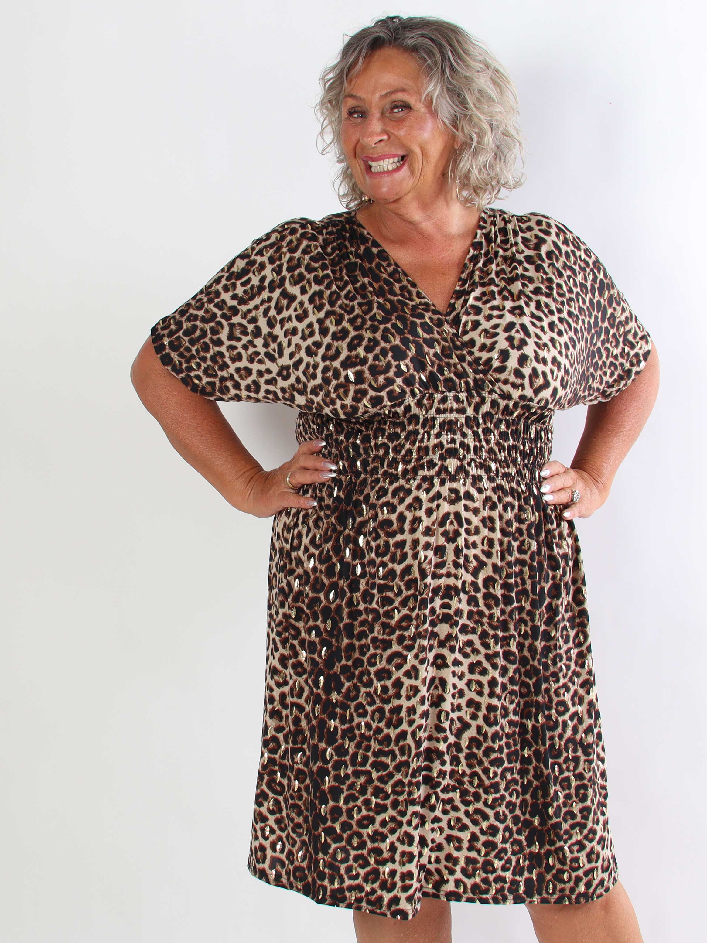 Pams Leo Short S/S - Elastisk plus size kjole i leopardprint og guld dutter